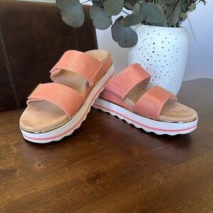 Vionic Woman’s Brandie Papaya Met Linen